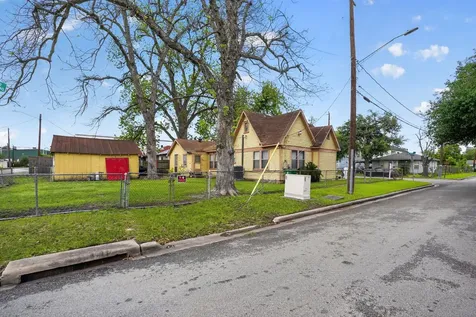 2621 Eastman Street Houston TX 77009