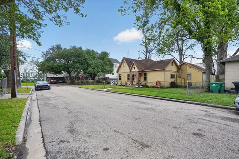 2621 Eastman Street Houston TX 77009