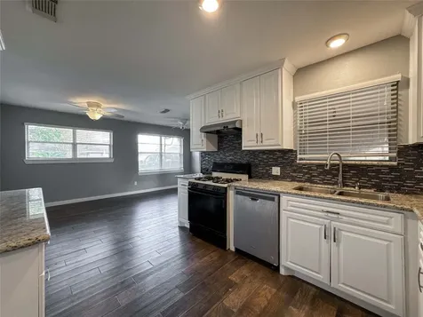 5619 Wood Creek Way Houston TX 77017