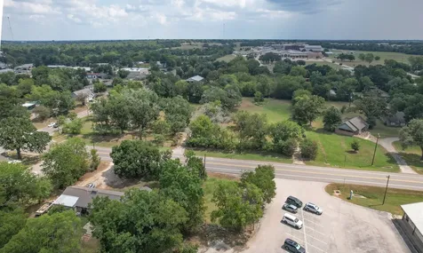 806 S Madison Street Madisonville TX 77864