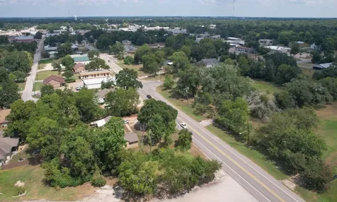 806 S Madison Street Madisonville TX 77864