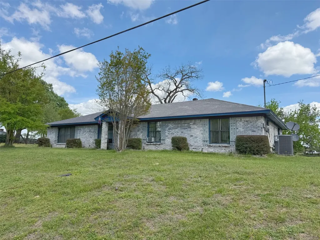 935 Center Street Buffalo TX 75831