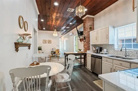 2912 Avenue N 1/2 Galveston TX 77550