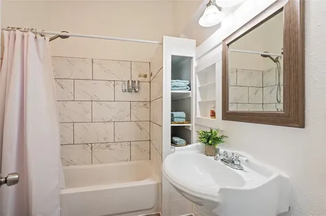 2912 Avenue N 1/2 Galveston TX 77550