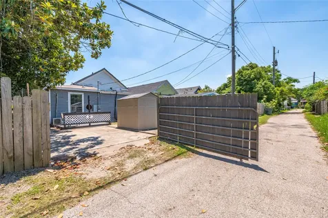 2912 Avenue N 1/2 Galveston TX 77550