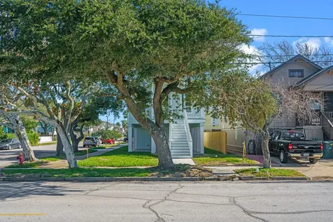 2202 31st Street Galveston TX 77550