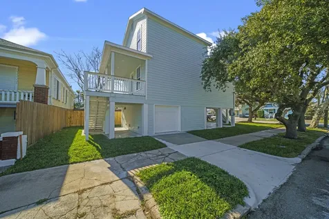 2202 31st Street Galveston TX 77550
