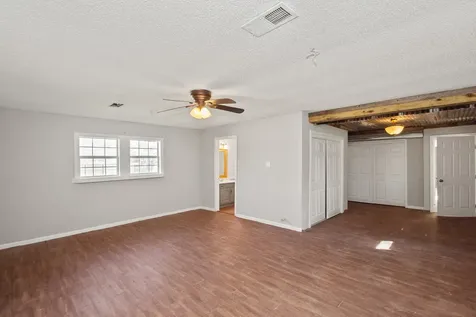 6830 S Highway 35 Alvin TX 77511