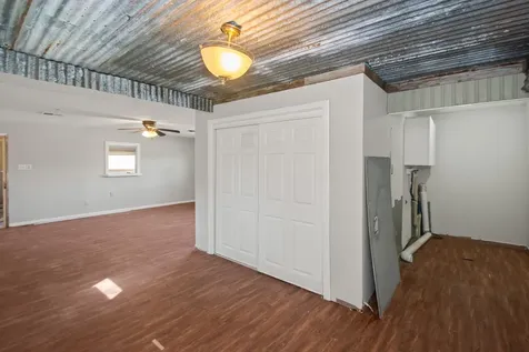 6830 S Highway 35 Alvin TX 77511