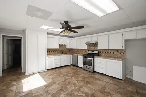 6830 S Highway 35 Alvin TX 77511