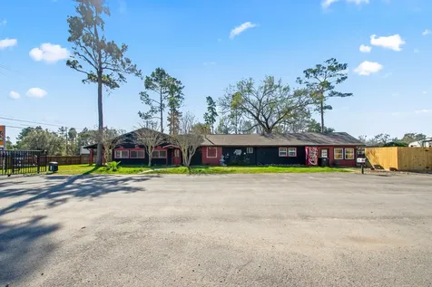 6830 S Highway 35 Alvin TX 77511
