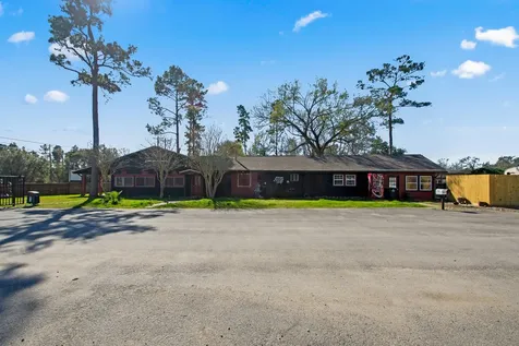 6830 S Highway 35 Alvin TX 77511