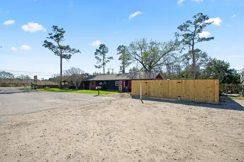 6830 S Highway 35 Alvin TX 77511