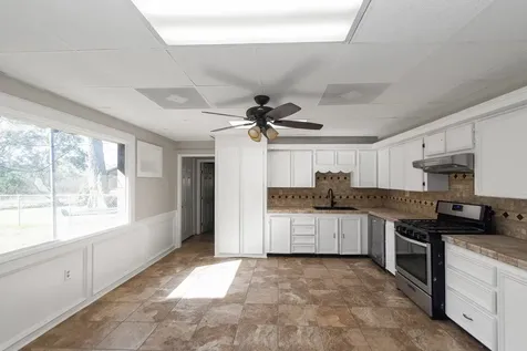 6830 S Highway 35 Alvin TX 77511