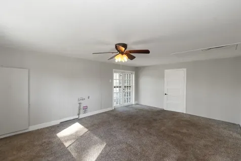 6830 S Highway 35 Alvin TX 77511