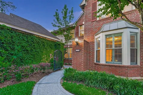 10 Mirror Ridge Drive The Woodlands TX 77382