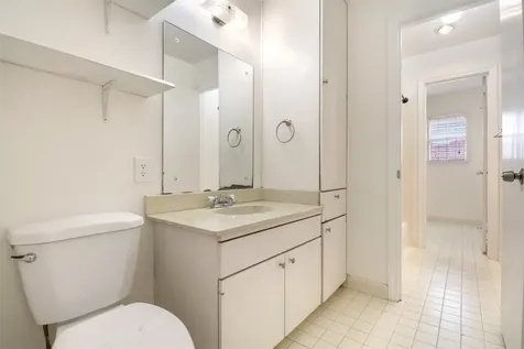6332 Chevy Chase Drive 16 Houston TX 77057