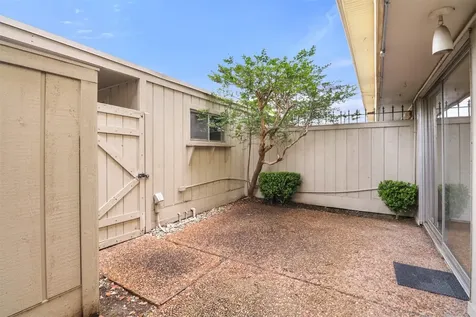 6332 Chevy Chase Drive 16 Houston TX 77057