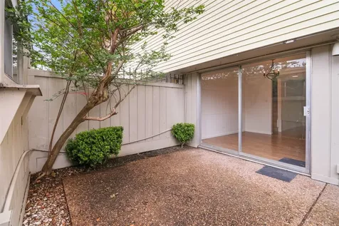 6332 Chevy Chase Drive 16 Houston TX 77057
