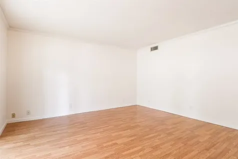 6332 Chevy Chase Drive 16 Houston TX 77057