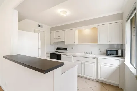 6332 Chevy Chase Drive 16 Houston TX 77057
