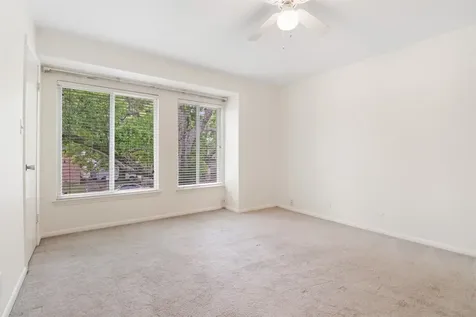 6332 Chevy Chase Drive 16 Houston TX 77057