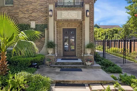 220 Westmoreland Street Houston TX 77006