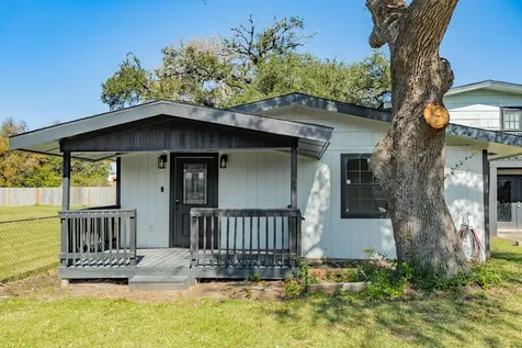 640 Whitten Street Clute TX 77531