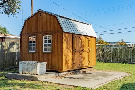 640 Whitten Street Clute TX 77531