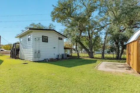 640 Whitten Street Clute TX 77531