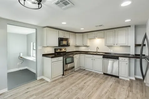 640 Whitten Street Clute TX 77531