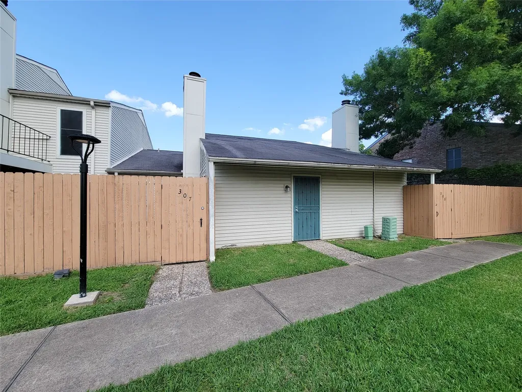 6401 Deihl Road 307 Houston TX 77092