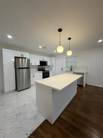 1972 W Mckinney Street Houston TX 77019