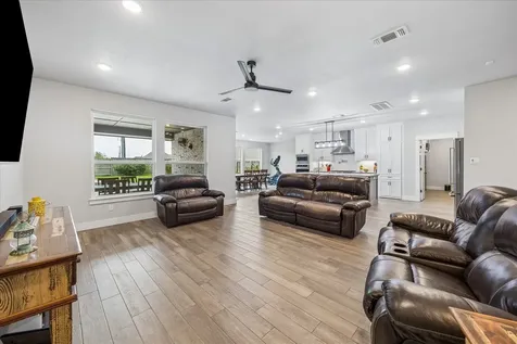 111 Creekside Lane Lake Jackson TX 77566