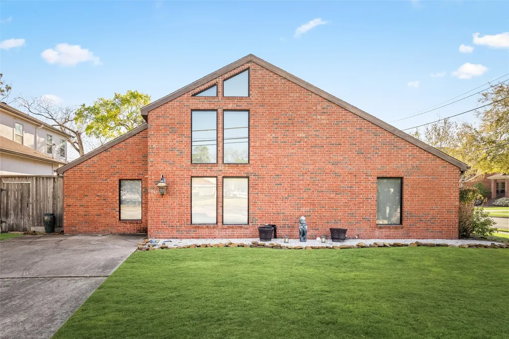 7409 S Rice Avenue Bellaire TX 77401
