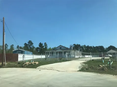 248 Road 5043 Cleveland TX 77327