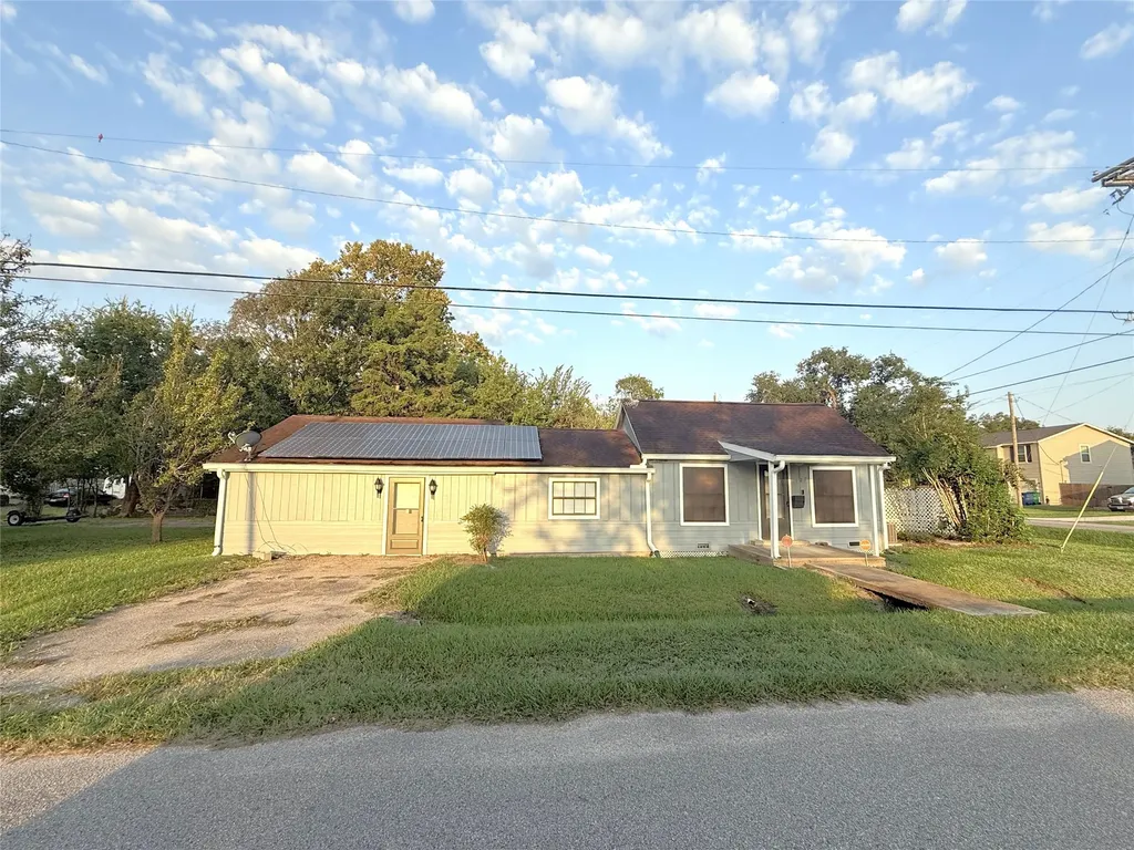 127 N Erskine Street Angleton TX 77515