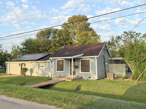127 N Erskine Street Angleton TX 77515