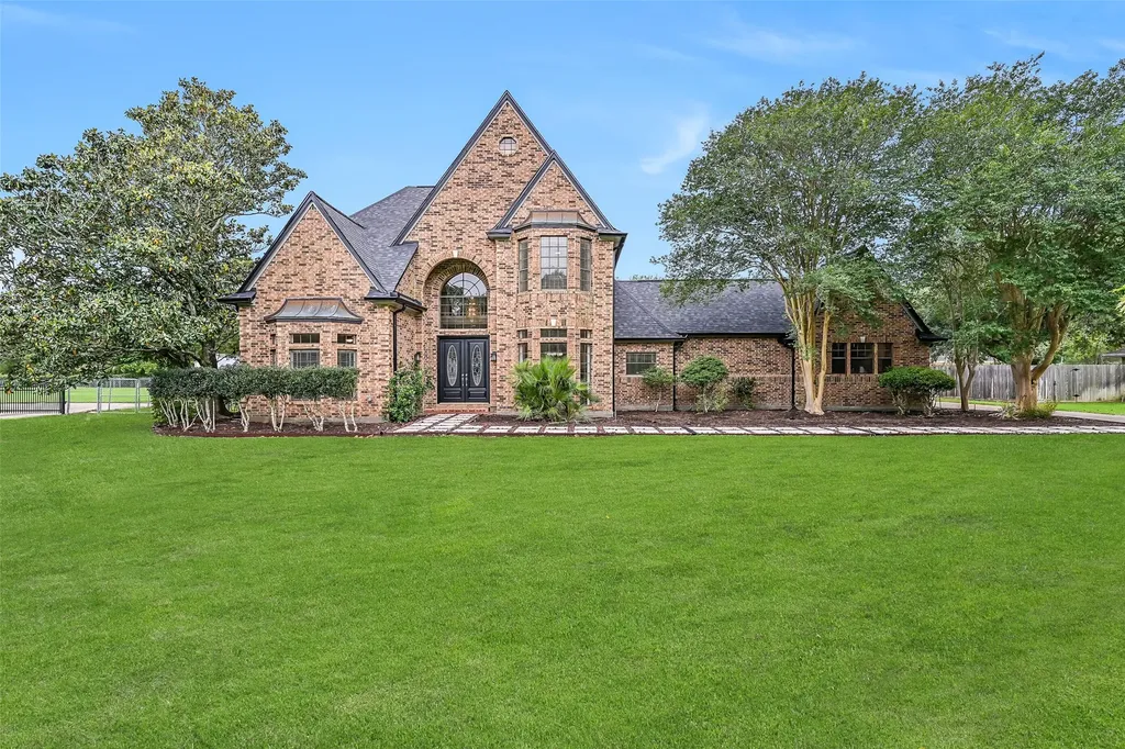 904 Layfair Place Friendswood TX 77546