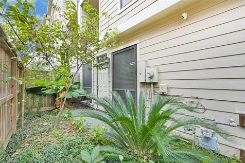 2414 Calumet Street B Houston TX 77004