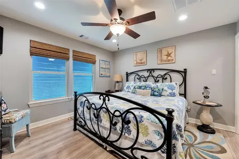 1522 Windsong Way Tiki Island TX 77554