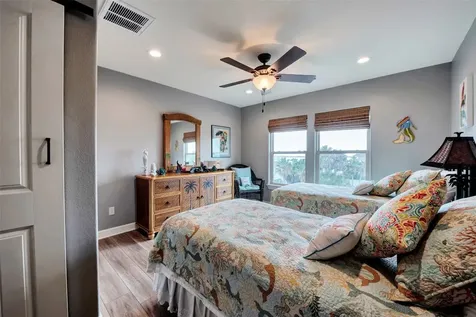 1522 Windsong Way Tiki Island TX 77554