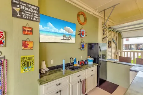 1522 Windsong Way Tiki Island TX 77554