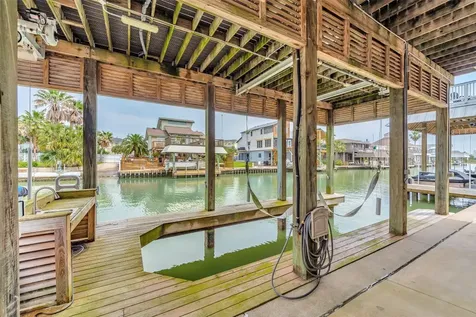 1522 Windsong Way Tiki Island TX 77554