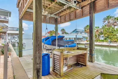 1522 Windsong Way Tiki Island TX 77554
