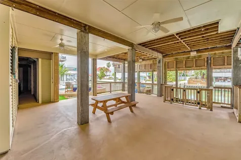 1522 Windsong Way Tiki Island TX 77554