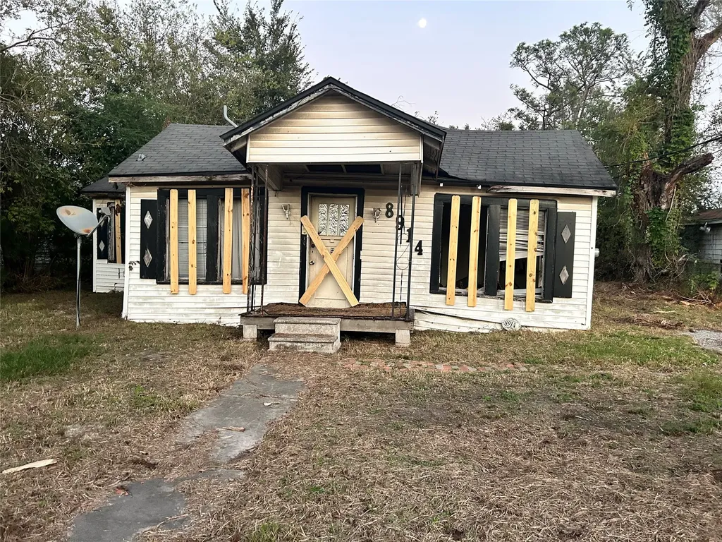 8914 W Lanewood Drive Houston TX 77016