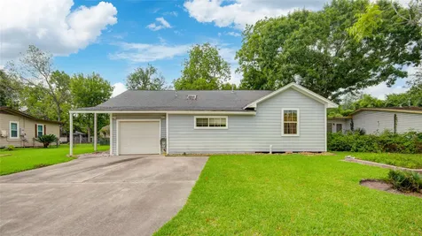 117 Camellia Street Lake Jackson TX 77566