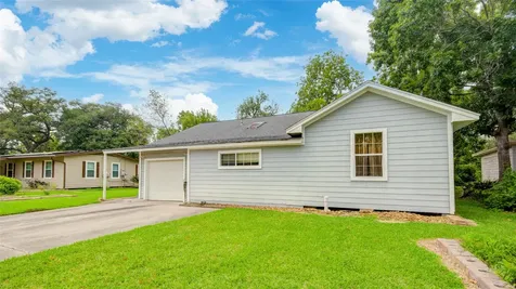 117 Camellia Street Lake Jackson TX 77566