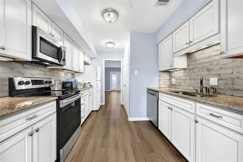 6370 Creekbend Drive 55 Houston TX 77096